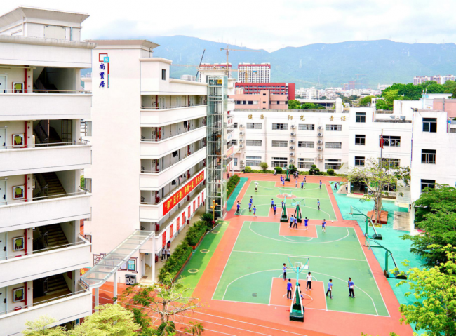 ​一个掌方向，一个抓落地：这所复读学校的师资配置，1+1＞2